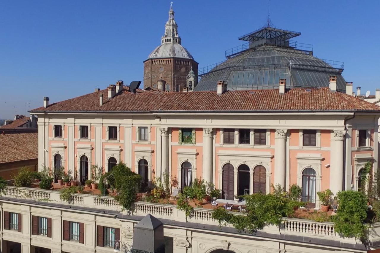 Arnaboldi Palace Pavia Kültér fotó