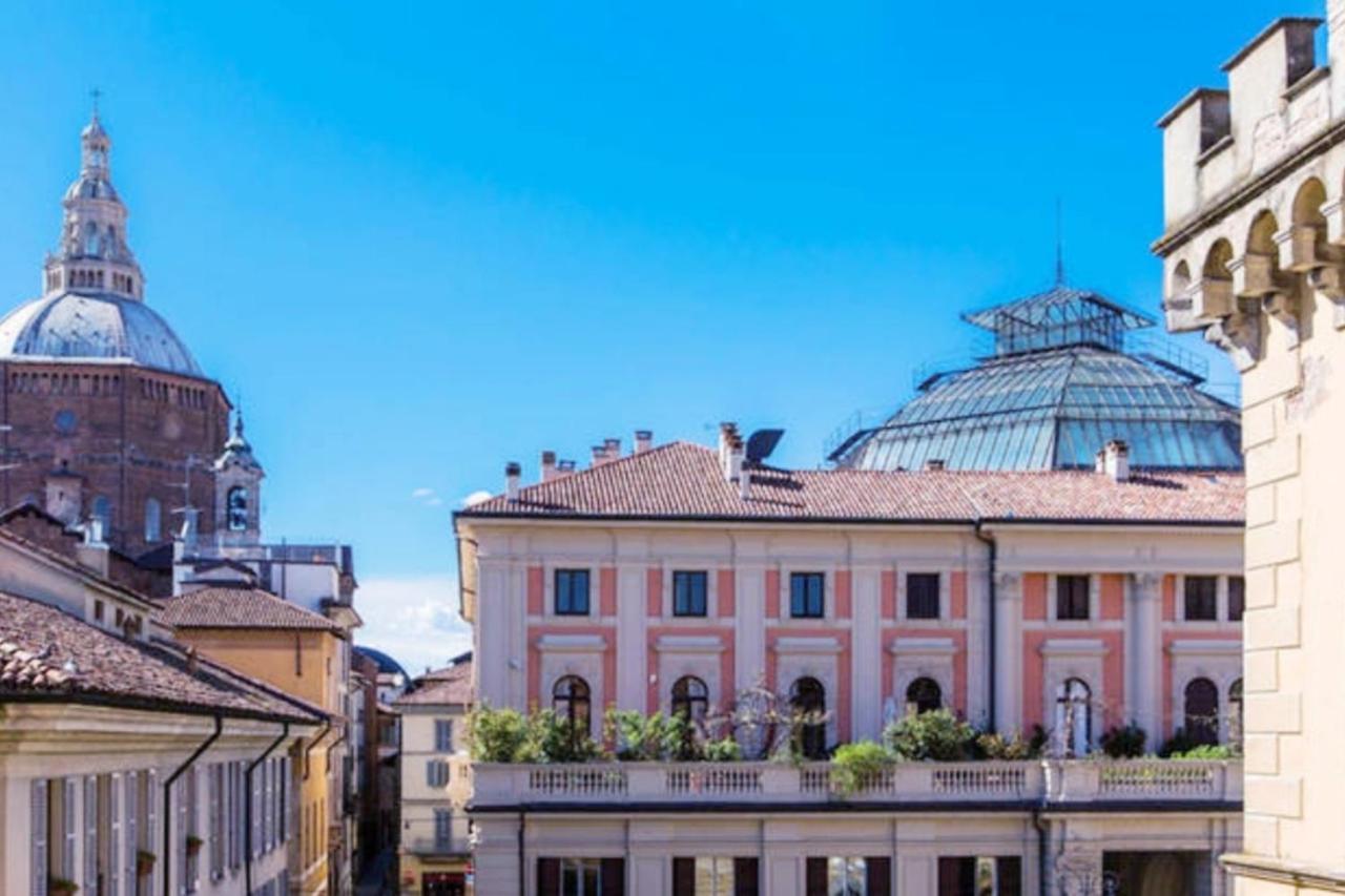 Arnaboldi Palace Pavia Kültér fotó